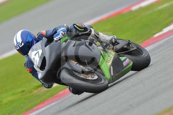 Motorcycle action photographs;Silverstone circuit;Silverstone photographs;Trackday digital images;event digital images;eventdigitalimages;no limits trackday;peter wileman photography;rockingham towcester northamptonshire;trackday;trackday photos