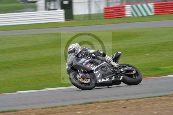 Motorcycle action photographs;Silverstone circuit;Silverstone photographs;Trackday digital images;event digital images;eventdigitalimages;no limits trackday;peter wileman photography;rockingham towcester northamptonshire;trackday;trackday photos