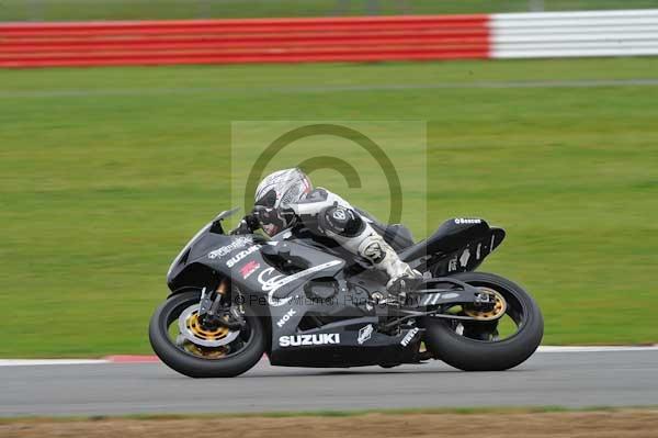 Motorcycle action photographs;Silverstone circuit;Silverstone photographs;Trackday digital images;event digital images;eventdigitalimages;no limits trackday;peter wileman photography;rockingham towcester northamptonshire;trackday;trackday photos