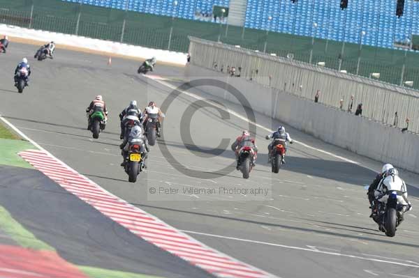 Motorcycle action photographs;Silverstone circuit;Silverstone photographs;Trackday digital images;event digital images;eventdigitalimages;no limits trackday;peter wileman photography;rockingham towcester northamptonshire;trackday;trackday photos