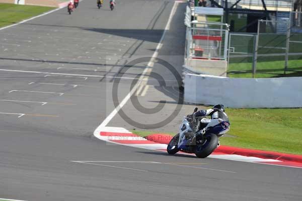 Motorcycle action photographs;Silverstone circuit;Silverstone photographs;Trackday digital images;event digital images;eventdigitalimages;no limits trackday;peter wileman photography;rockingham towcester northamptonshire;trackday;trackday photos