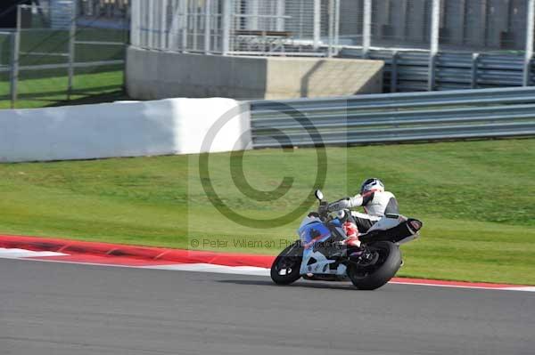 Motorcycle action photographs;Silverstone circuit;Silverstone photographs;Trackday digital images;event digital images;eventdigitalimages;no limits trackday;peter wileman photography;rockingham towcester northamptonshire;trackday;trackday photos