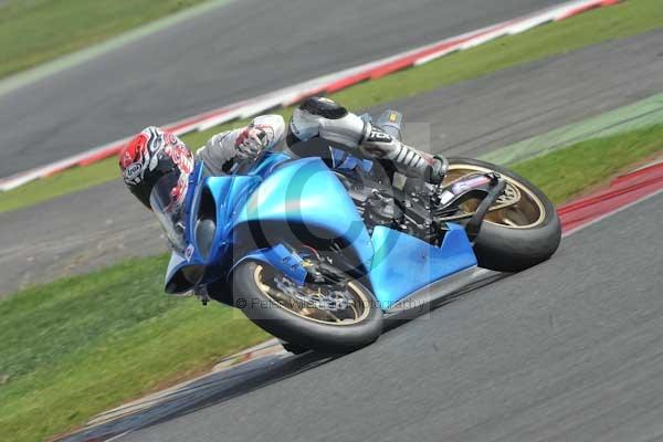 Motorcycle action photographs;Silverstone circuit;Silverstone photographs;Trackday digital images;event digital images;eventdigitalimages;no limits trackday;peter wileman photography;rockingham towcester northamptonshire;trackday;trackday photos