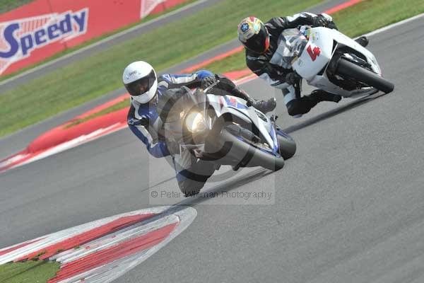 Motorcycle action photographs;Silverstone circuit;Silverstone photographs;Trackday digital images;event digital images;eventdigitalimages;no limits trackday;peter wileman photography;rockingham towcester northamptonshire;trackday;trackday photos