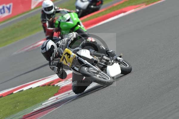 Motorcycle action photographs;Silverstone circuit;Silverstone photographs;Trackday digital images;event digital images;eventdigitalimages;no limits trackday;peter wileman photography;rockingham towcester northamptonshire;trackday;trackday photos