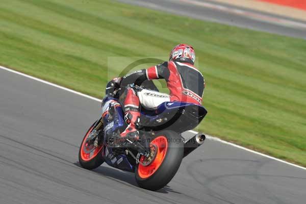 Motorcycle action photographs;Silverstone circuit;Silverstone photographs;Trackday digital images;event digital images;eventdigitalimages;no limits trackday;peter wileman photography;rockingham towcester northamptonshire;trackday;trackday photos