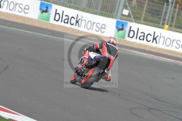 Motorcycle action photographs;Silverstone circuit;Silverstone photographs;Trackday digital images;event digital images;eventdigitalimages;no limits trackday;peter wileman photography;rockingham towcester northamptonshire;trackday;trackday photos