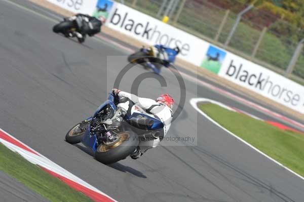 Motorcycle action photographs;Silverstone circuit;Silverstone photographs;Trackday digital images;event digital images;eventdigitalimages;no limits trackday;peter wileman photography;rockingham towcester northamptonshire;trackday;trackday photos