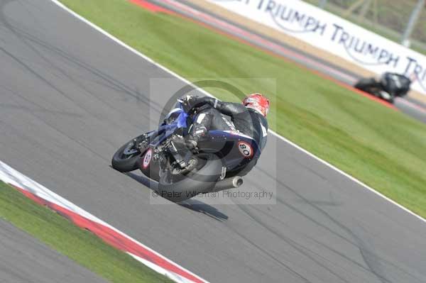 Motorcycle action photographs;Silverstone circuit;Silverstone photographs;Trackday digital images;event digital images;eventdigitalimages;no limits trackday;peter wileman photography;rockingham towcester northamptonshire;trackday;trackday photos