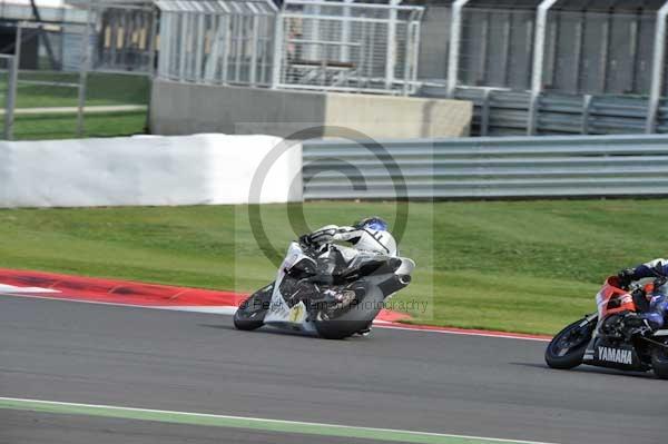 Motorcycle action photographs;Silverstone circuit;Silverstone photographs;Trackday digital images;event digital images;eventdigitalimages;no limits trackday;peter wileman photography;rockingham towcester northamptonshire;trackday;trackday photos