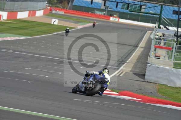 Motorcycle action photographs;Silverstone circuit;Silverstone photographs;Trackday digital images;event digital images;eventdigitalimages;no limits trackday;peter wileman photography;rockingham towcester northamptonshire;trackday;trackday photos