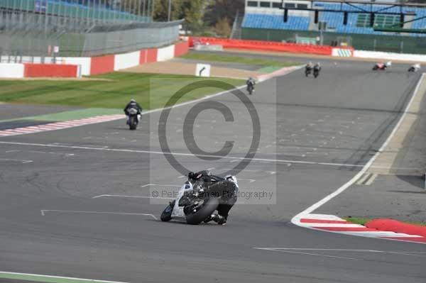 Motorcycle action photographs;Silverstone circuit;Silverstone photographs;Trackday digital images;event digital images;eventdigitalimages;no limits trackday;peter wileman photography;rockingham towcester northamptonshire;trackday;trackday photos