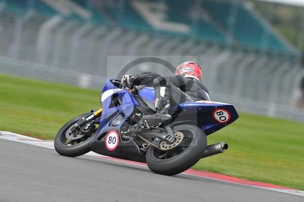 Motorcycle action photographs;Silverstone circuit;Silverstone photographs;Trackday digital images;event digital images;eventdigitalimages;no limits trackday;peter wileman photography;rockingham towcester northamptonshire;trackday;trackday photos