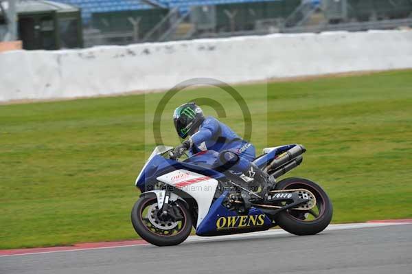 Motorcycle action photographs;Silverstone circuit;Silverstone photographs;Trackday digital images;event digital images;eventdigitalimages;no limits trackday;peter wileman photography;rockingham towcester northamptonshire;trackday;trackday photos