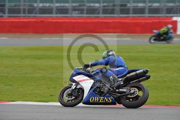 Motorcycle action photographs;Silverstone circuit;Silverstone photographs;Trackday digital images;event digital images;eventdigitalimages;no limits trackday;peter wileman photography;rockingham towcester northamptonshire;trackday;trackday photos