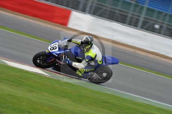 Motorcycle action photographs;Silverstone circuit;Silverstone photographs;Trackday digital images;event digital images;eventdigitalimages;no limits trackday;peter wileman photography;rockingham towcester northamptonshire;trackday;trackday photos