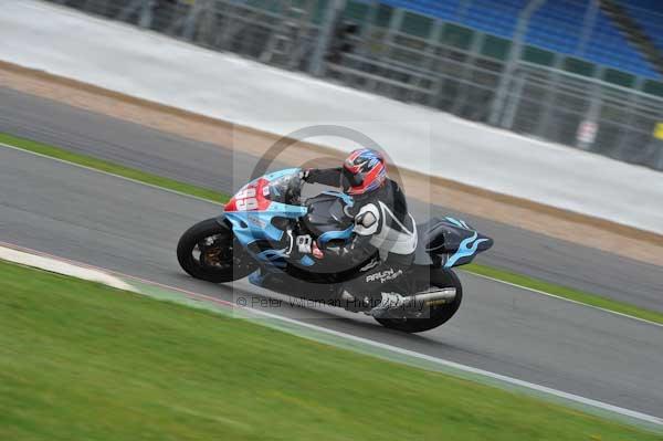 Motorcycle action photographs;Silverstone circuit;Silverstone photographs;Trackday digital images;event digital images;eventdigitalimages;no limits trackday;peter wileman photography;rockingham towcester northamptonshire;trackday;trackday photos