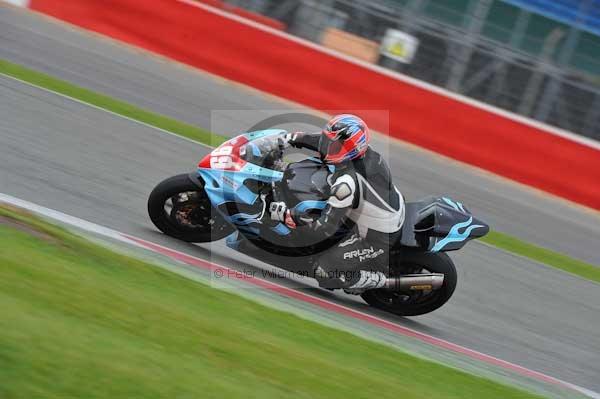 Motorcycle action photographs;Silverstone circuit;Silverstone photographs;Trackday digital images;event digital images;eventdigitalimages;no limits trackday;peter wileman photography;rockingham towcester northamptonshire;trackday;trackday photos