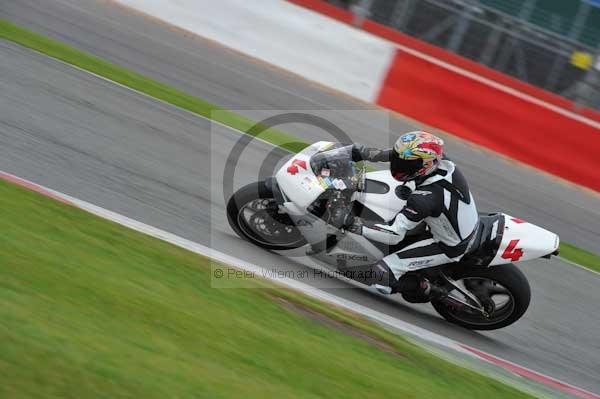 Motorcycle action photographs;Silverstone circuit;Silverstone photographs;Trackday digital images;event digital images;eventdigitalimages;no limits trackday;peter wileman photography;rockingham towcester northamptonshire;trackday;trackday photos