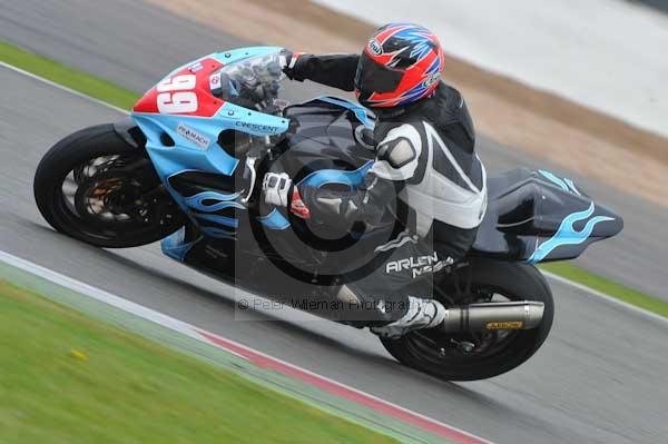 Motorcycle action photographs;Silverstone circuit;Silverstone photographs;Trackday digital images;event digital images;eventdigitalimages;no limits trackday;peter wileman photography;rockingham towcester northamptonshire;trackday;trackday photos