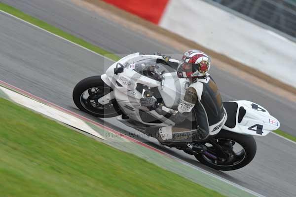 Motorcycle action photographs;Silverstone circuit;Silverstone photographs;Trackday digital images;event digital images;eventdigitalimages;no limits trackday;peter wileman photography;rockingham towcester northamptonshire;trackday;trackday photos