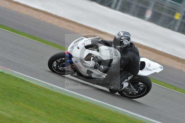 Motorcycle action photographs;Silverstone circuit;Silverstone photographs;Trackday digital images;event digital images;eventdigitalimages;no limits trackday;peter wileman photography;rockingham towcester northamptonshire;trackday;trackday photos