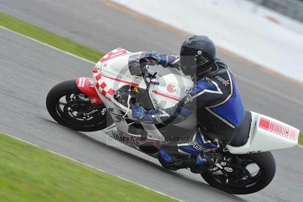 Motorcycle action photographs;Silverstone circuit;Silverstone photographs;Trackday digital images;event digital images;eventdigitalimages;no limits trackday;peter wileman photography;rockingham towcester northamptonshire;trackday;trackday photos