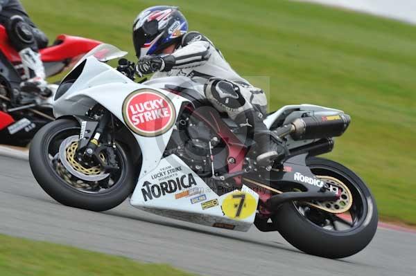 Motorcycle action photographs;Silverstone circuit;Silverstone photographs;Trackday digital images;event digital images;eventdigitalimages;no limits trackday;peter wileman photography;rockingham towcester northamptonshire;trackday;trackday photos