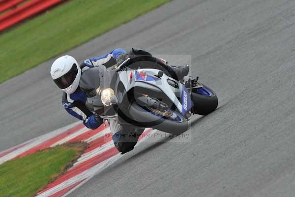 Motorcycle action photographs;Silverstone circuit;Silverstone photographs;Trackday digital images;event digital images;eventdigitalimages;no limits trackday;peter wileman photography;rockingham towcester northamptonshire;trackday;trackday photos