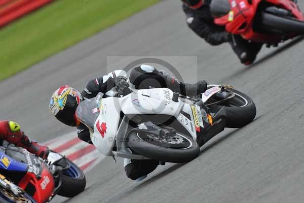 Motorcycle action photographs;Silverstone circuit;Silverstone photographs;Trackday digital images;event digital images;eventdigitalimages;no limits trackday;peter wileman photography;rockingham towcester northamptonshire;trackday;trackday photos