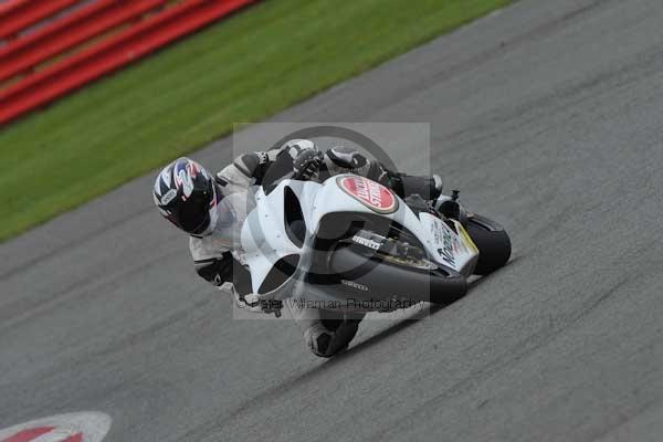 Motorcycle action photographs;Silverstone circuit;Silverstone photographs;Trackday digital images;event digital images;eventdigitalimages;no limits trackday;peter wileman photography;rockingham towcester northamptonshire;trackday;trackday photos