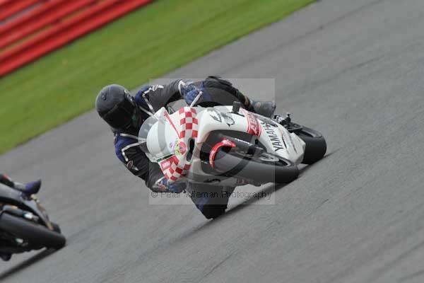 Motorcycle action photographs;Silverstone circuit;Silverstone photographs;Trackday digital images;event digital images;eventdigitalimages;no limits trackday;peter wileman photography;rockingham towcester northamptonshire;trackday;trackday photos