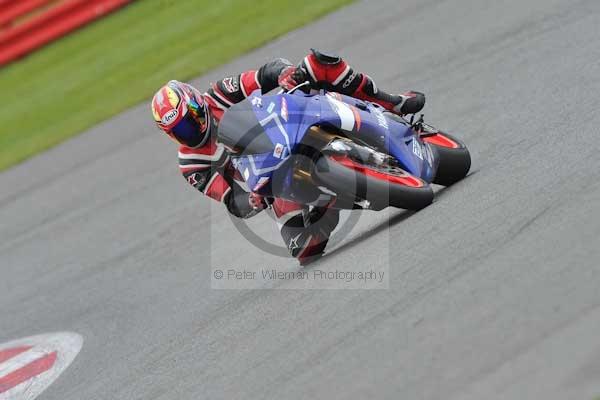 Motorcycle action photographs;Silverstone circuit;Silverstone photographs;Trackday digital images;event digital images;eventdigitalimages;no limits trackday;peter wileman photography;rockingham towcester northamptonshire;trackday;trackday photos