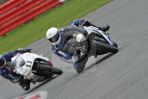 Motorcycle action photographs;Silverstone circuit;Silverstone photographs;Trackday digital images;event digital images;eventdigitalimages;no limits trackday;peter wileman photography;rockingham towcester northamptonshire;trackday;trackday photos