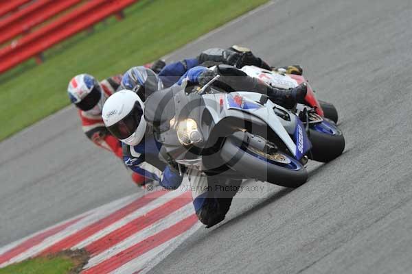 Motorcycle action photographs;Silverstone circuit;Silverstone photographs;Trackday digital images;event digital images;eventdigitalimages;no limits trackday;peter wileman photography;rockingham towcester northamptonshire;trackday;trackday photos