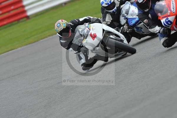 Motorcycle action photographs;Silverstone circuit;Silverstone photographs;Trackday digital images;event digital images;eventdigitalimages;no limits trackday;peter wileman photography;rockingham towcester northamptonshire;trackday;trackday photos