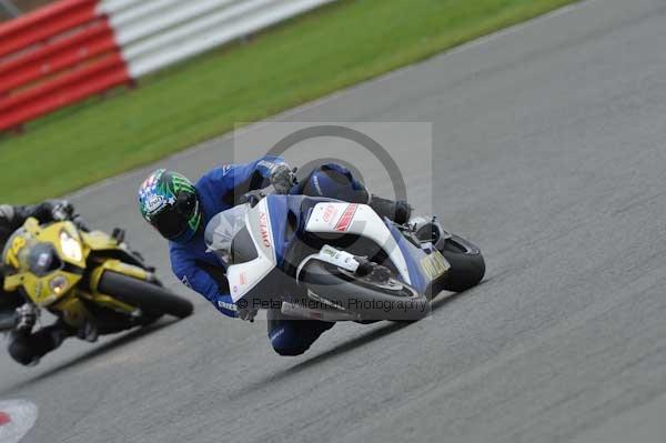 Motorcycle action photographs;Silverstone circuit;Silverstone photographs;Trackday digital images;event digital images;eventdigitalimages;no limits trackday;peter wileman photography;rockingham towcester northamptonshire;trackday;trackday photos