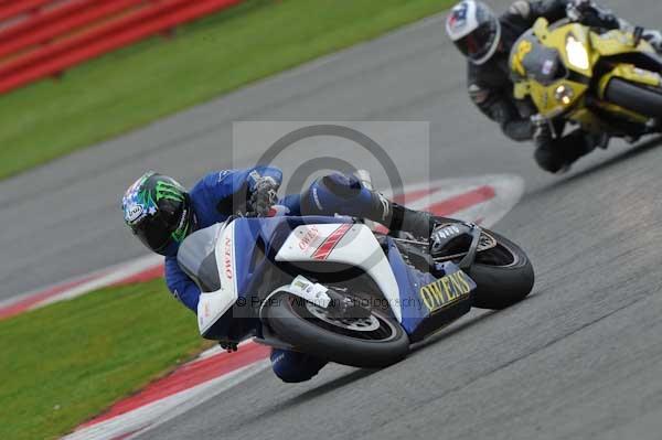 Motorcycle action photographs;Silverstone circuit;Silverstone photographs;Trackday digital images;event digital images;eventdigitalimages;no limits trackday;peter wileman photography;rockingham towcester northamptonshire;trackday;trackday photos