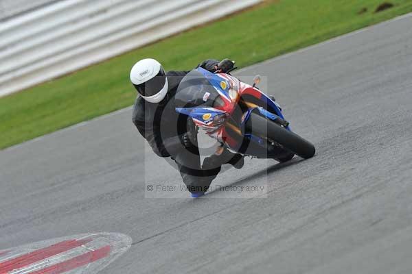 Motorcycle action photographs;Silverstone circuit;Silverstone photographs;Trackday digital images;event digital images;eventdigitalimages;no limits trackday;peter wileman photography;rockingham towcester northamptonshire;trackday;trackday photos