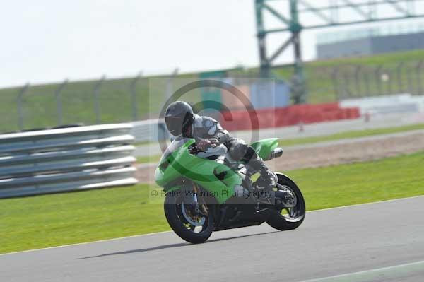 Motorcycle action photographs;Silverstone circuit;Silverstone photographs;Trackday digital images;event digital images;eventdigitalimages;no limits trackday;peter wileman photography;rockingham towcester northamptonshire;trackday;trackday photos