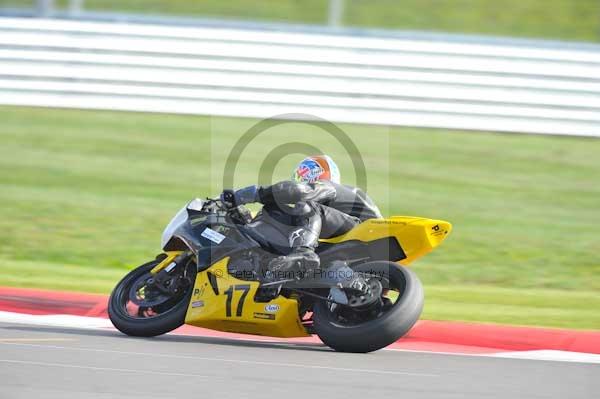 Motorcycle action photographs;Silverstone circuit;Silverstone photographs;Trackday digital images;event digital images;eventdigitalimages;no limits trackday;peter wileman photography;rockingham towcester northamptonshire;trackday;trackday photos