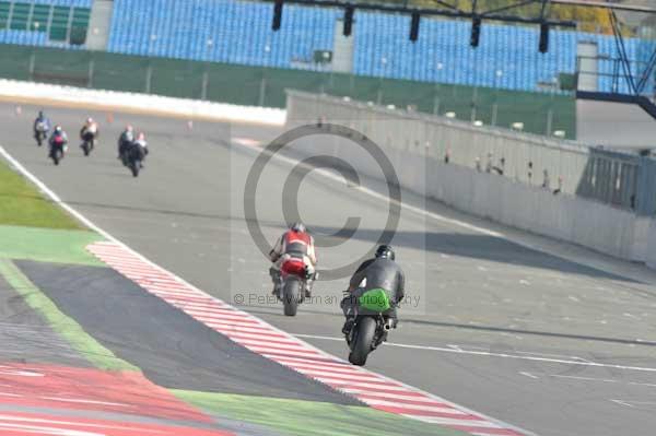 Motorcycle action photographs;Silverstone circuit;Silverstone photographs;Trackday digital images;event digital images;eventdigitalimages;no limits trackday;peter wileman photography;rockingham towcester northamptonshire;trackday;trackday photos