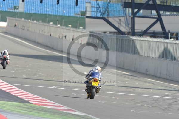 Motorcycle action photographs;Silverstone circuit;Silverstone photographs;Trackday digital images;event digital images;eventdigitalimages;no limits trackday;peter wileman photography;rockingham towcester northamptonshire;trackday;trackday photos