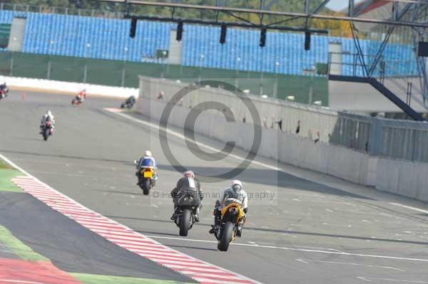 Motorcycle action photographs;Silverstone circuit;Silverstone photographs;Trackday digital images;event digital images;eventdigitalimages;no limits trackday;peter wileman photography;rockingham towcester northamptonshire;trackday;trackday photos