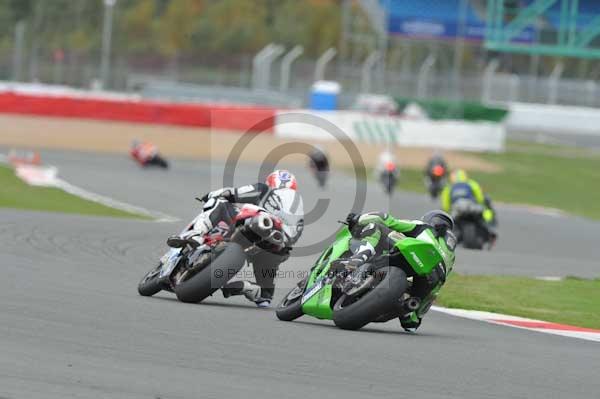 Motorcycle action photographs;Silverstone circuit;Silverstone photographs;Trackday digital images;event digital images;eventdigitalimages;no limits trackday;peter wileman photography;rockingham towcester northamptonshire;trackday;trackday photos