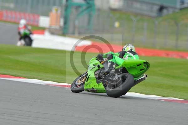 Motorcycle action photographs;Silverstone circuit;Silverstone photographs;Trackday digital images;event digital images;eventdigitalimages;no limits trackday;peter wileman photography;rockingham towcester northamptonshire;trackday;trackday photos