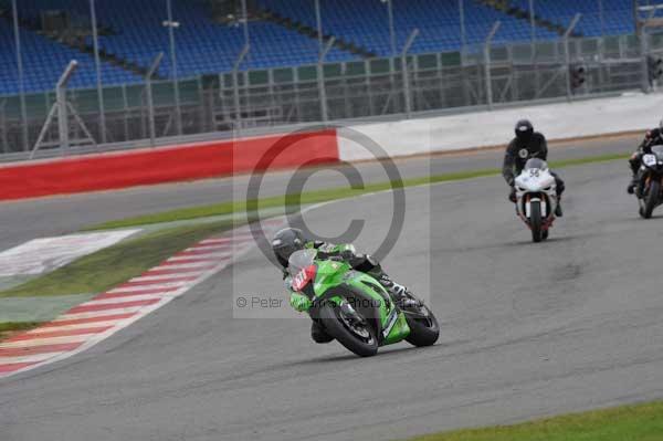 Motorcycle action photographs;Silverstone circuit;Silverstone photographs;Trackday digital images;event digital images;eventdigitalimages;no limits trackday;peter wileman photography;rockingham towcester northamptonshire;trackday;trackday photos