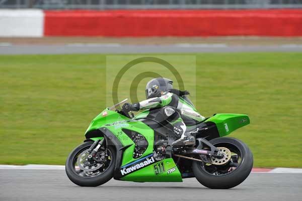 Motorcycle action photographs;Silverstone circuit;Silverstone photographs;Trackday digital images;event digital images;eventdigitalimages;no limits trackday;peter wileman photography;rockingham towcester northamptonshire;trackday;trackday photos