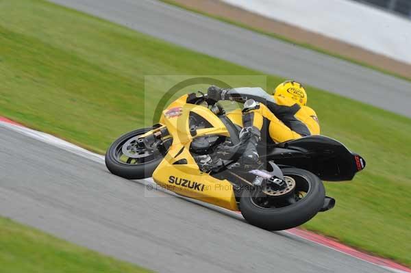 Motorcycle action photographs;Silverstone circuit;Silverstone photographs;Trackday digital images;event digital images;eventdigitalimages;no limits trackday;peter wileman photography;rockingham towcester northamptonshire;trackday;trackday photos