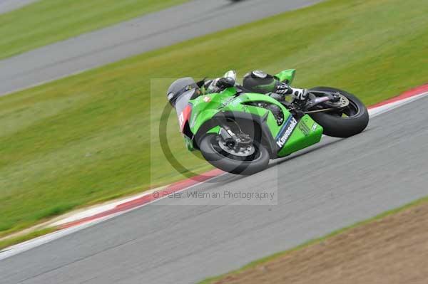 Motorcycle action photographs;Silverstone circuit;Silverstone photographs;Trackday digital images;event digital images;eventdigitalimages;no limits trackday;peter wileman photography;rockingham towcester northamptonshire;trackday;trackday photos